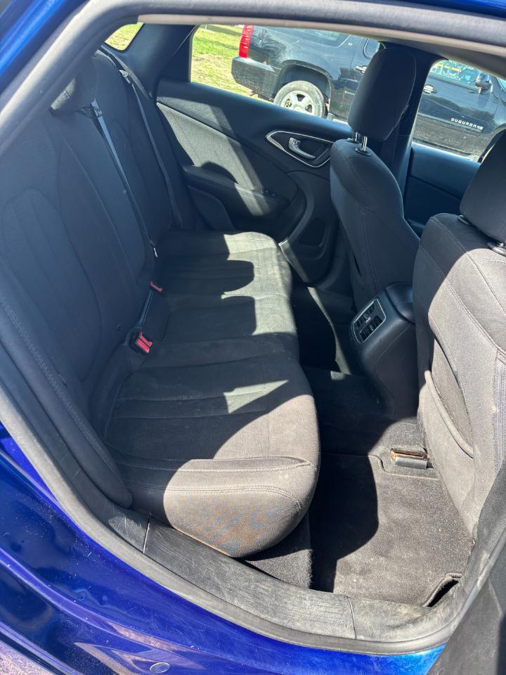 Chrysler 200 4dr Sdn Limited FWD 2016