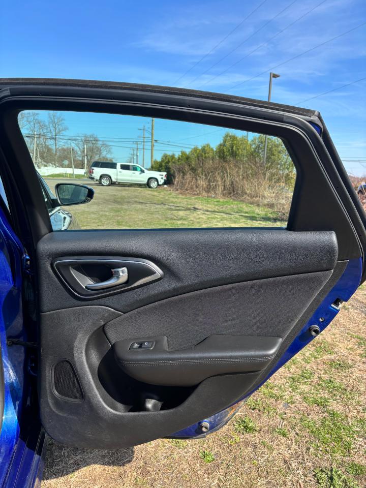 Chrysler 200 4dr Sdn Limited FWD 2016