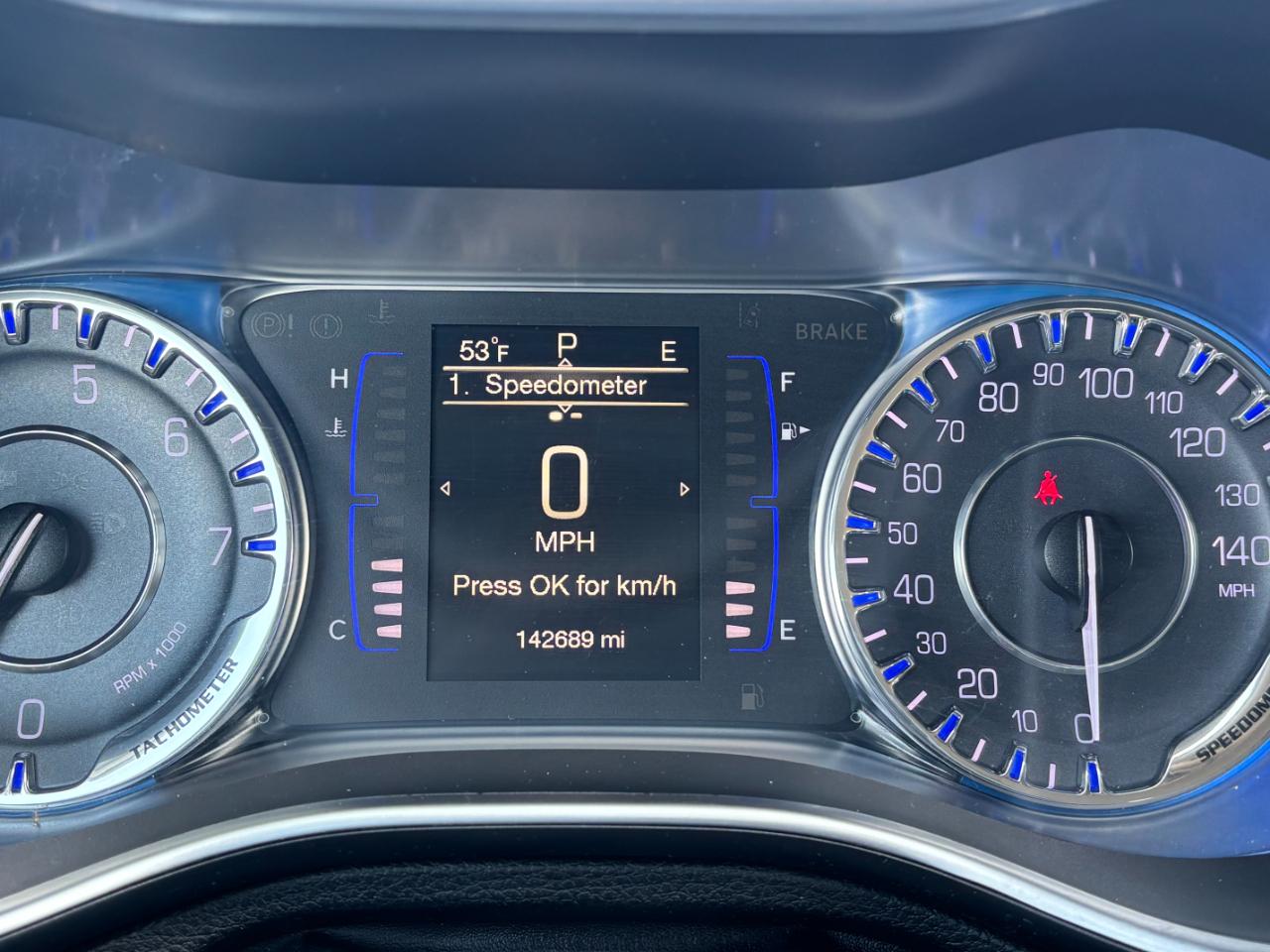 Chrysler 200 4dr Sdn Limited FWD 2016