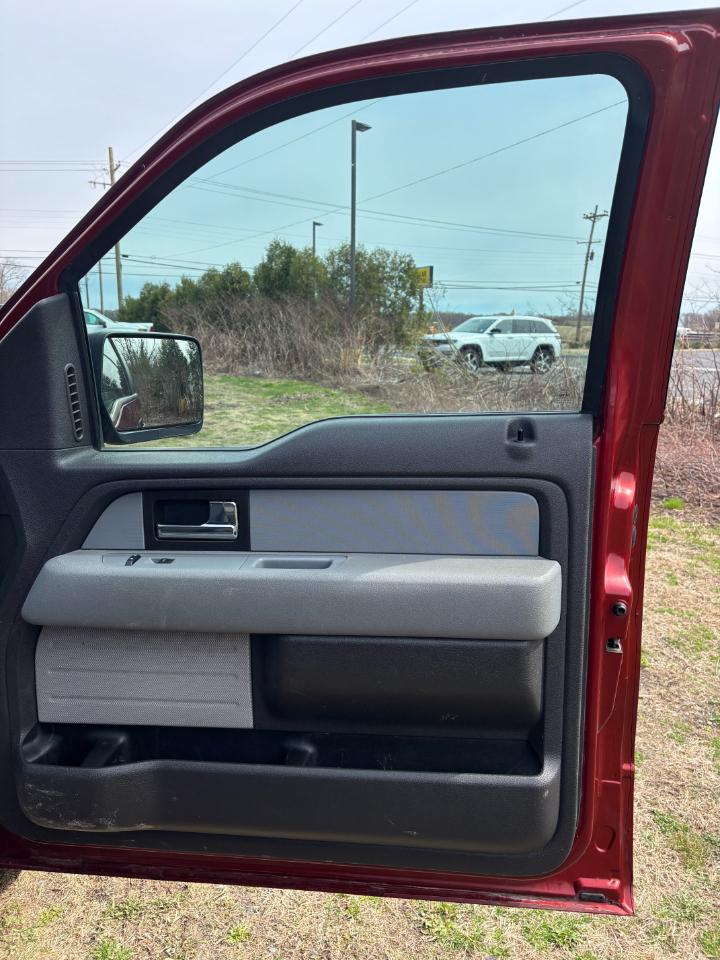 Ford F-150 4WD SuperCrew 145" STX 2014