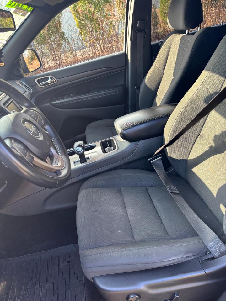 Jeep Grand Cherokee 4WD 4dr Laredo 2015