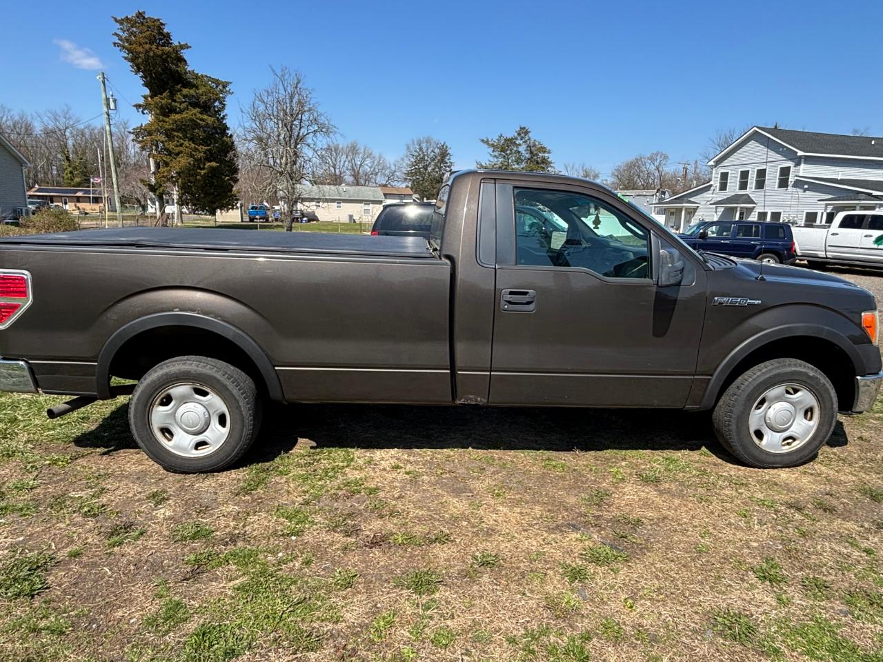 Ford F-150 2WD Reg Cab 145" XLT w/Midbox Prep 2009