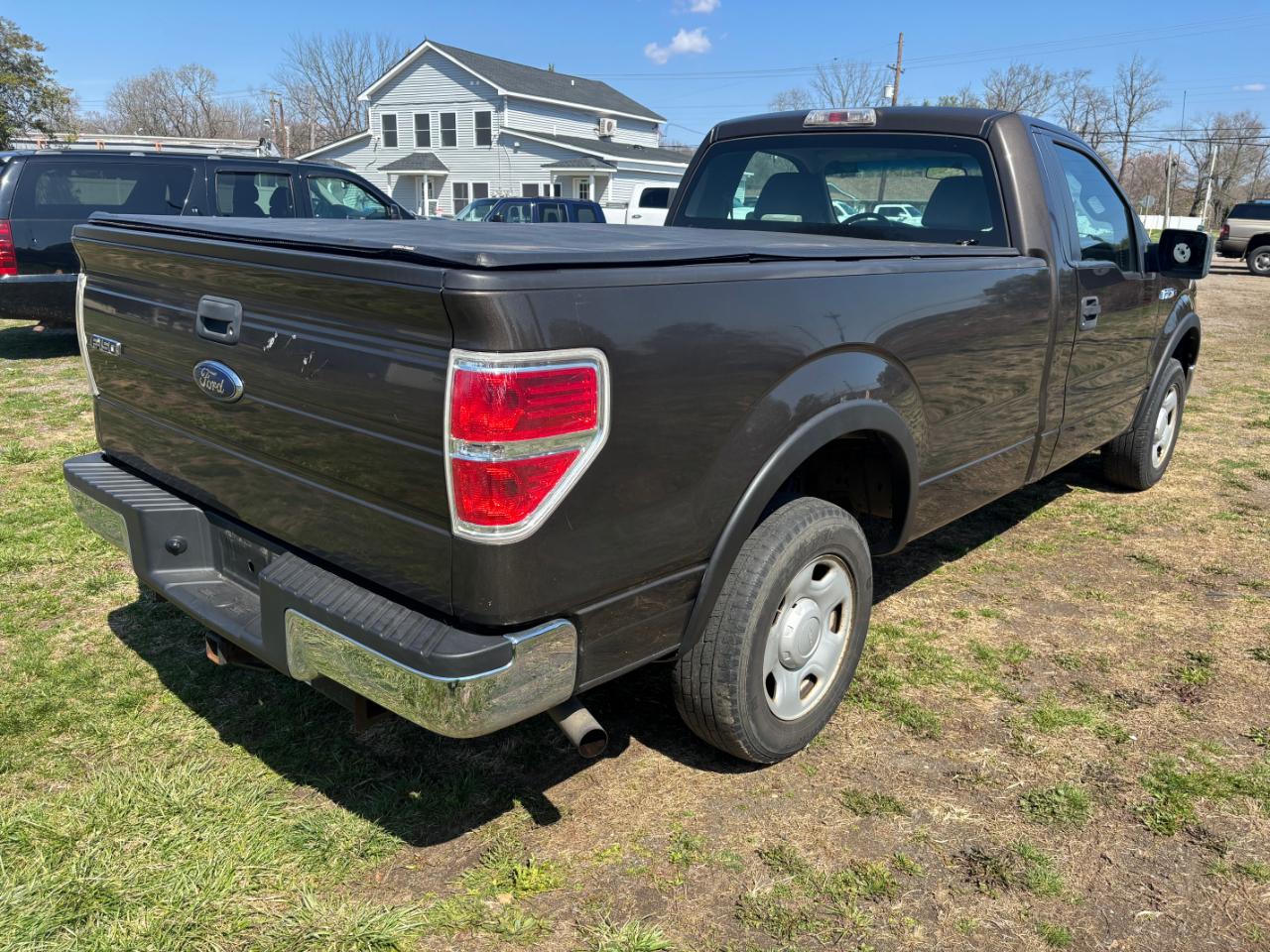 Ford F-150 2WD Reg Cab 145" XLT w/Midbox Prep 2009