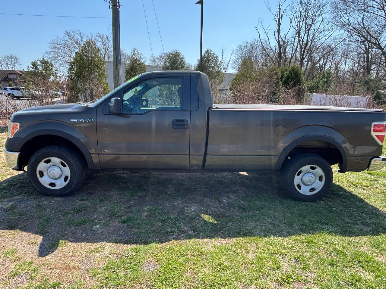 Ford F-150 2WD Reg Cab 145" XLT w/Midbox Prep 2009