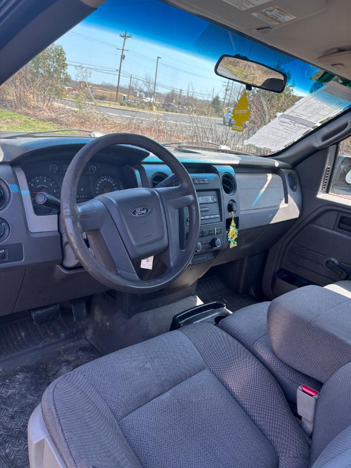 Ford F-150 2WD Reg Cab 145" XLT w/Midbox Prep 2009