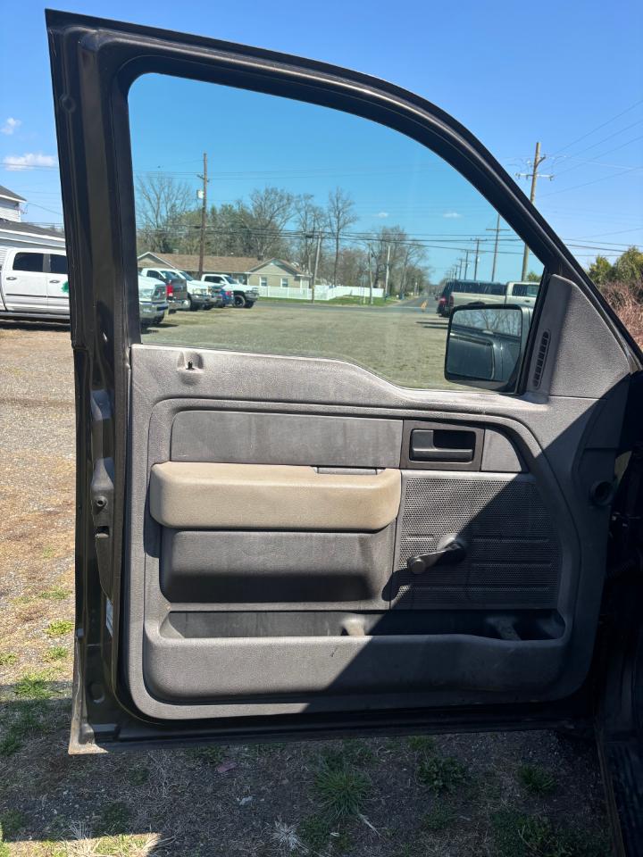 Ford F-150 2WD Reg Cab 145" XLT w/Midbox Prep 2009