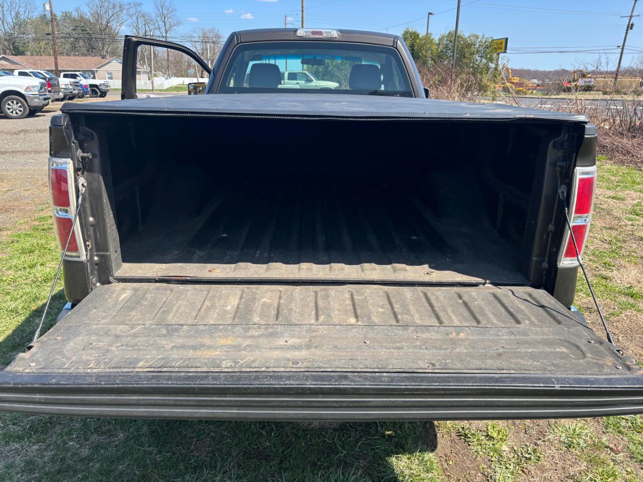 Ford F-150 2WD Reg Cab 145" XLT w/Midbox Prep 2009