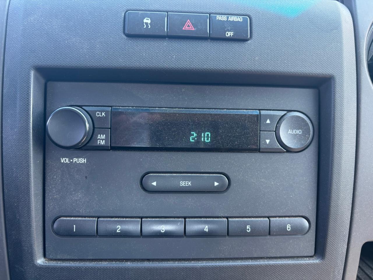 Ford F-150 2WD Reg Cab 145" XLT w/Midbox Prep 2009