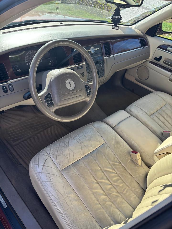 Lincoln Town Car 4dr Sdn Signature 2004