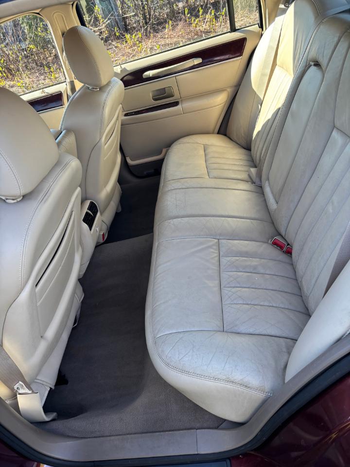 Lincoln Town Car 4dr Sdn Signature 2004