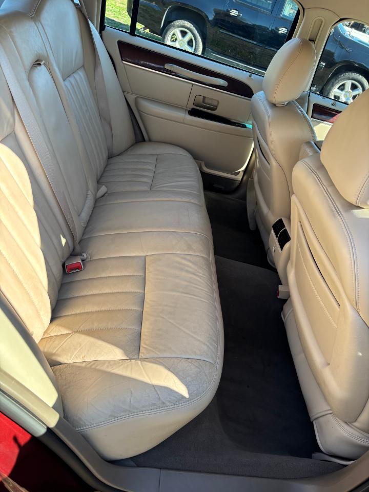 Lincoln Town Car 4dr Sdn Signature 2004