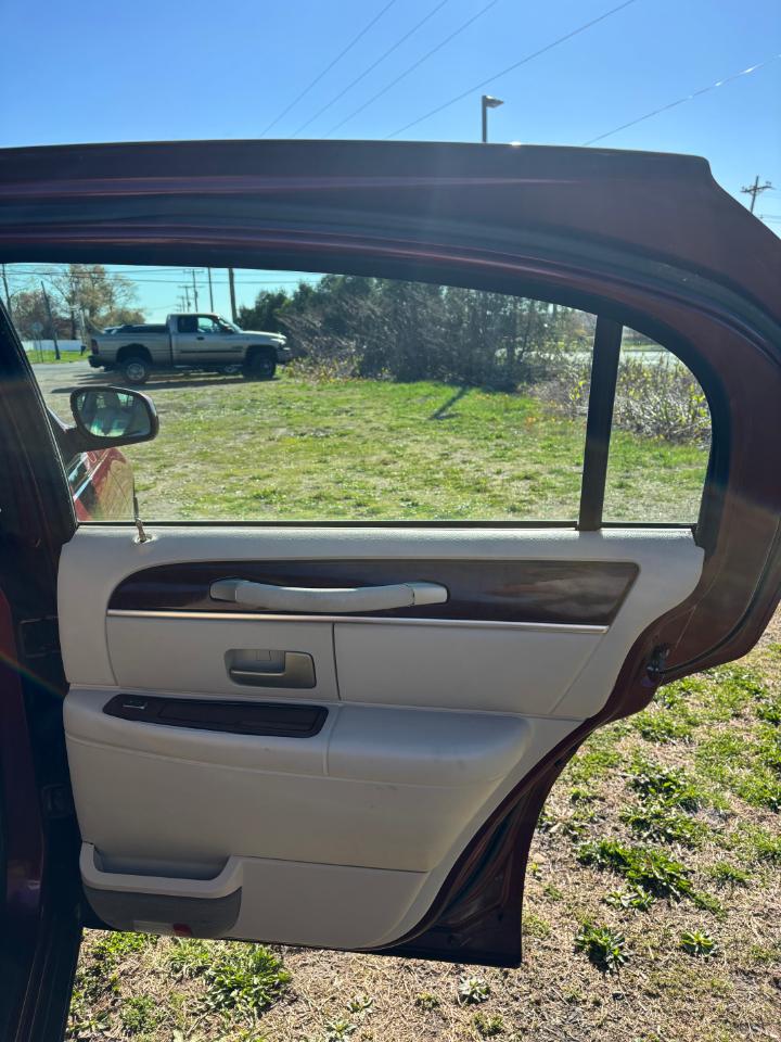 Lincoln Town Car 4dr Sdn Signature 2004