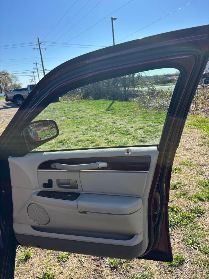 Lincoln Town Car 4dr Sdn Signature 2004