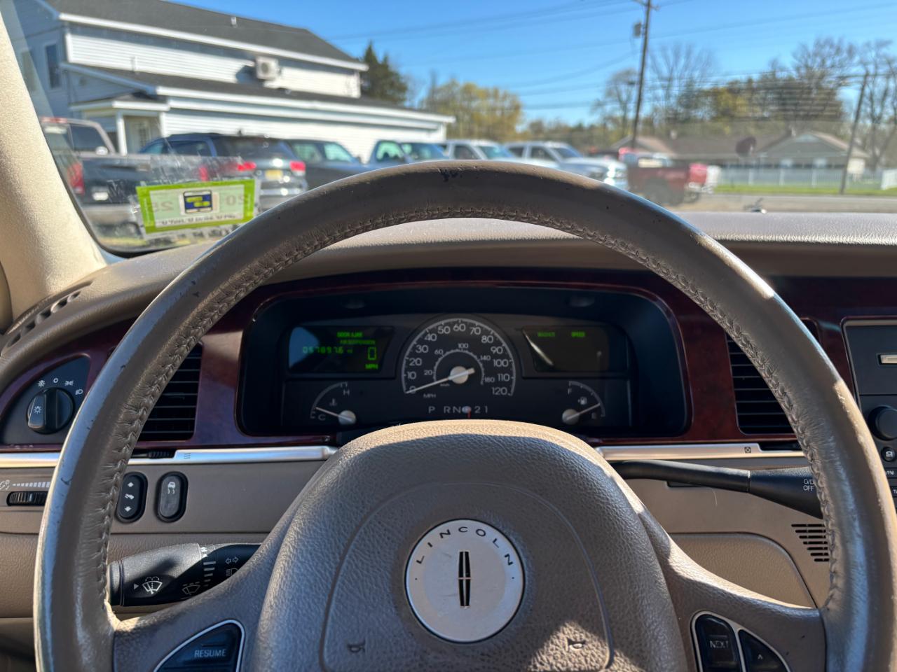 Lincoln Town Car 4dr Sdn Signature 2004