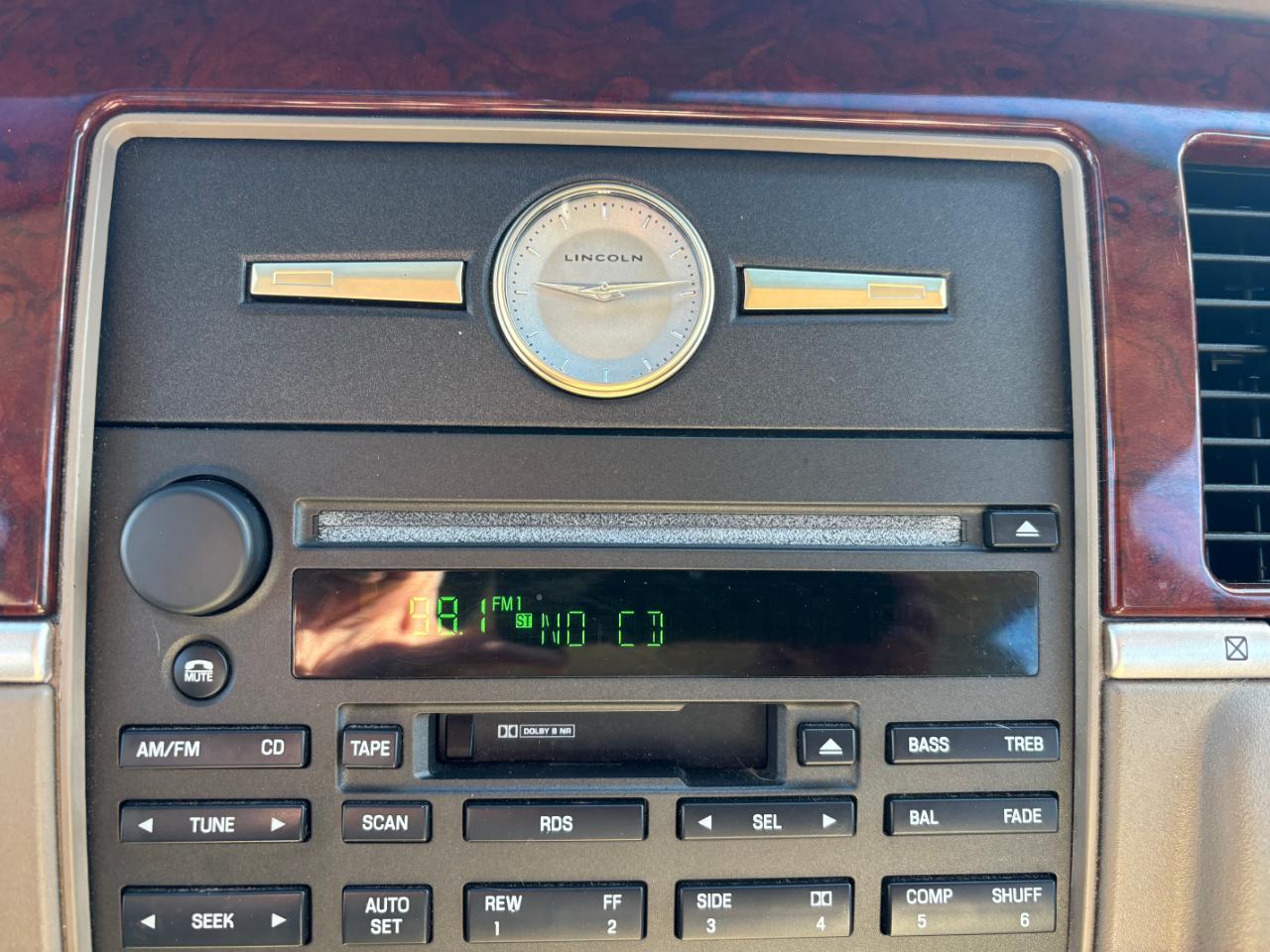 Lincoln Town Car 4dr Sdn Signature 2004