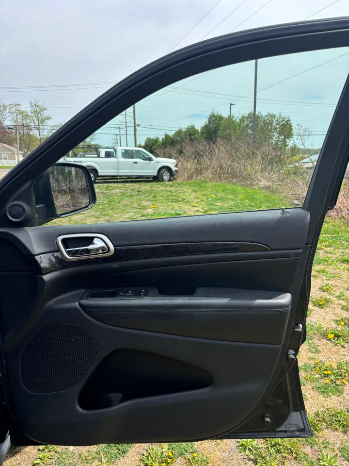 Jeep Grand Cherokee 4WD 4dr Laredo 2011