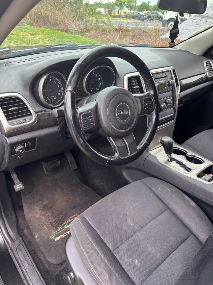 Jeep Grand Cherokee 4WD 4dr Laredo 2011