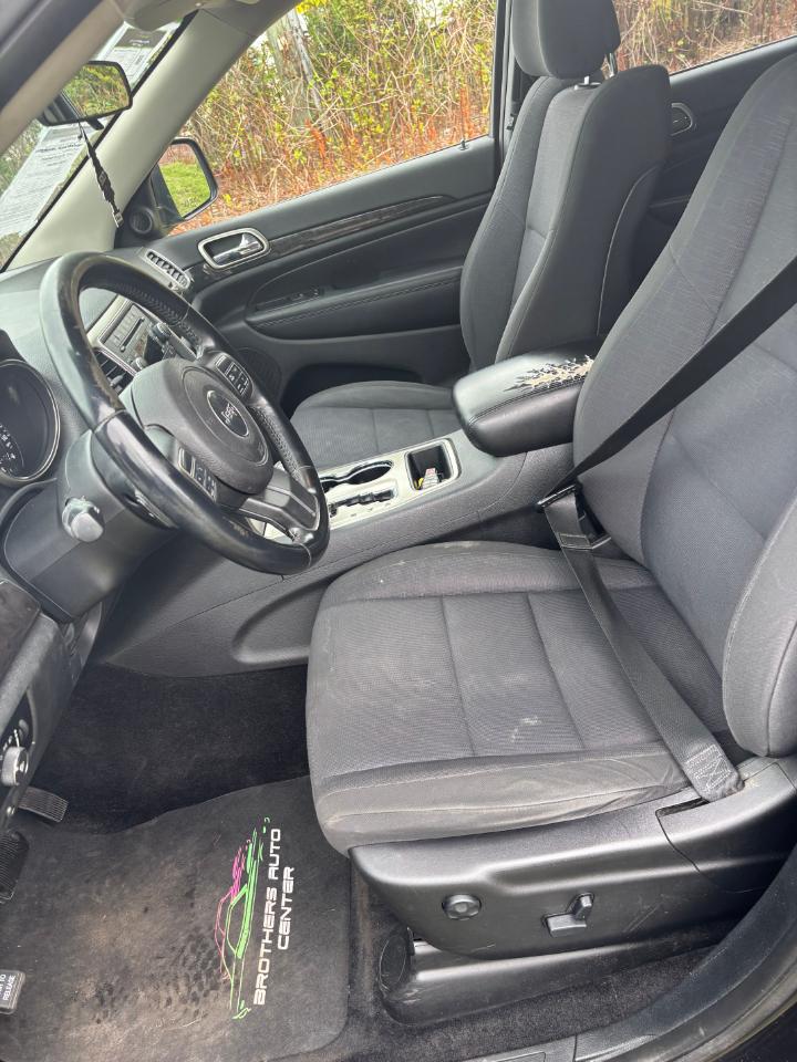 Jeep Grand Cherokee 4WD 4dr Laredo 2011