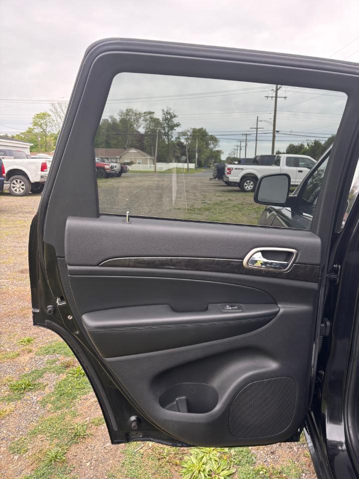 Jeep Grand Cherokee 4WD 4dr Laredo 2011