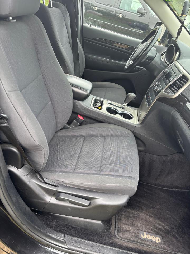 Jeep Grand Cherokee 4WD 4dr Laredo 2011