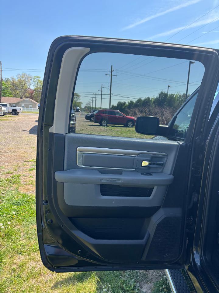 RAM 1500 Big Horn Crew Cab 4WD 2016