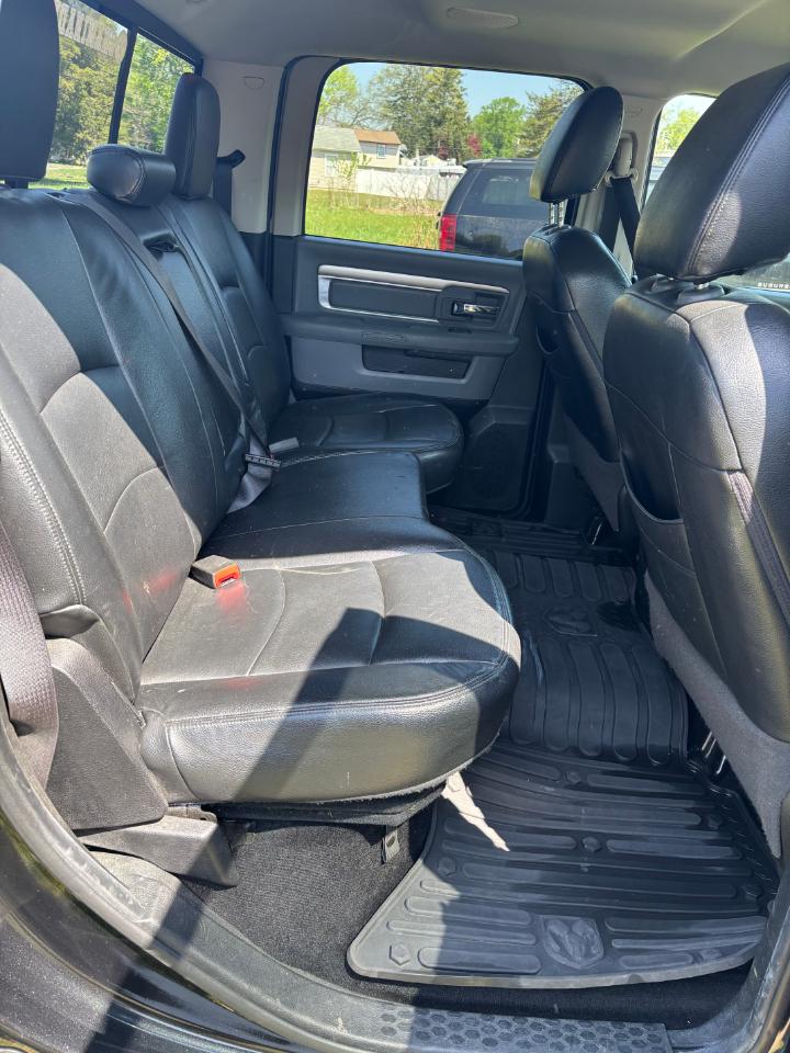 RAM 1500 Big Horn Crew Cab 4WD 2016