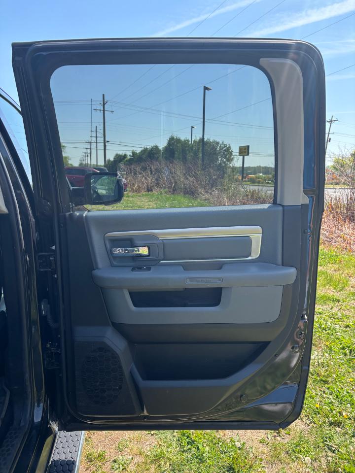 RAM 1500 Big Horn Crew Cab 4WD 2016