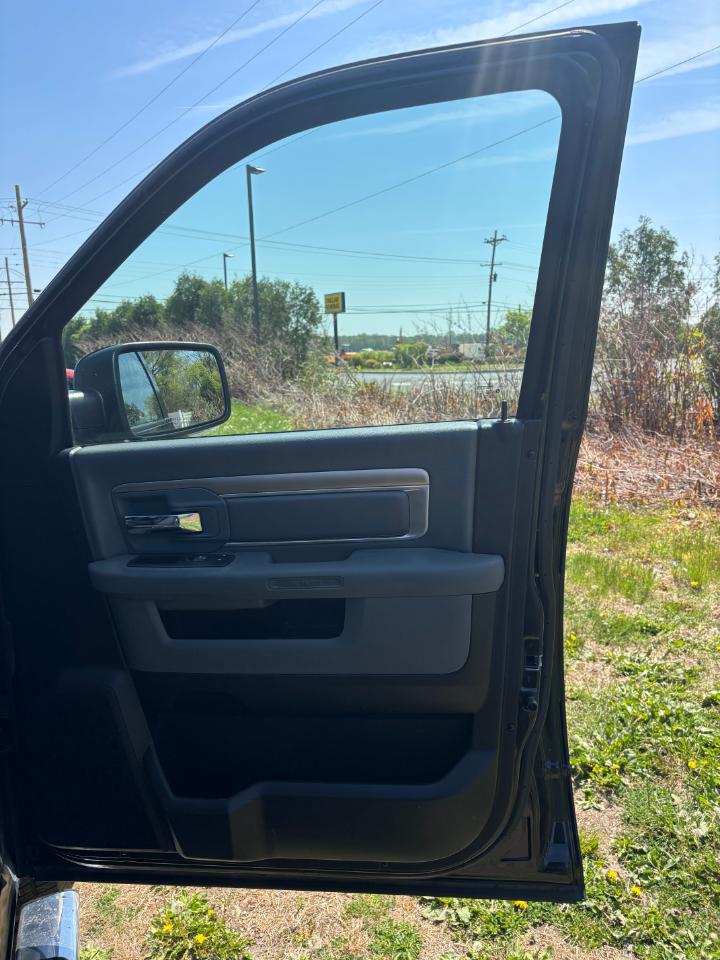 RAM 1500 Big Horn Crew Cab 4WD 2016