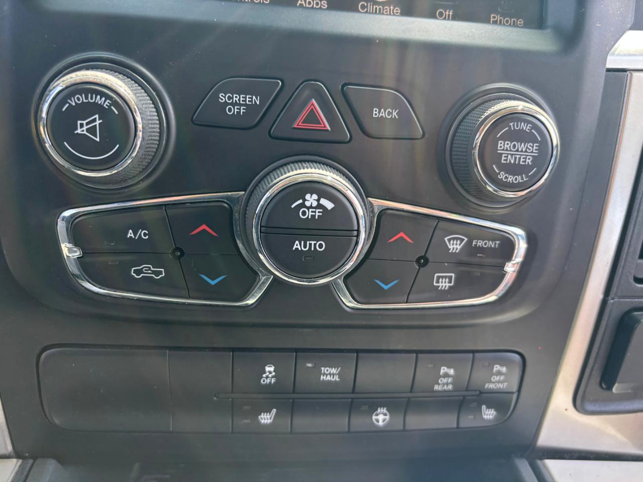 RAM 1500 Big Horn Crew Cab 4WD 2016