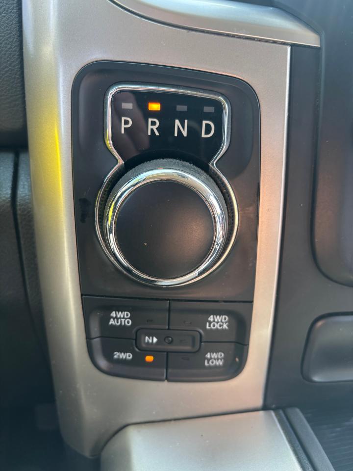 RAM 1500 Big Horn Crew Cab 4WD 2016