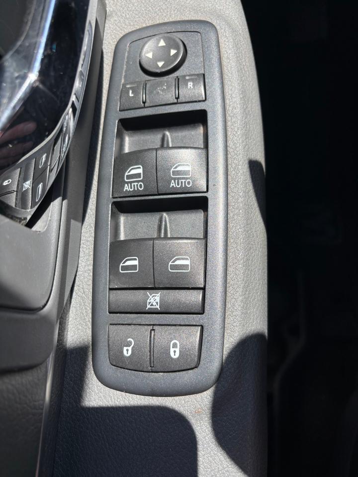 RAM 1500 Big Horn Crew Cab 4WD 2016