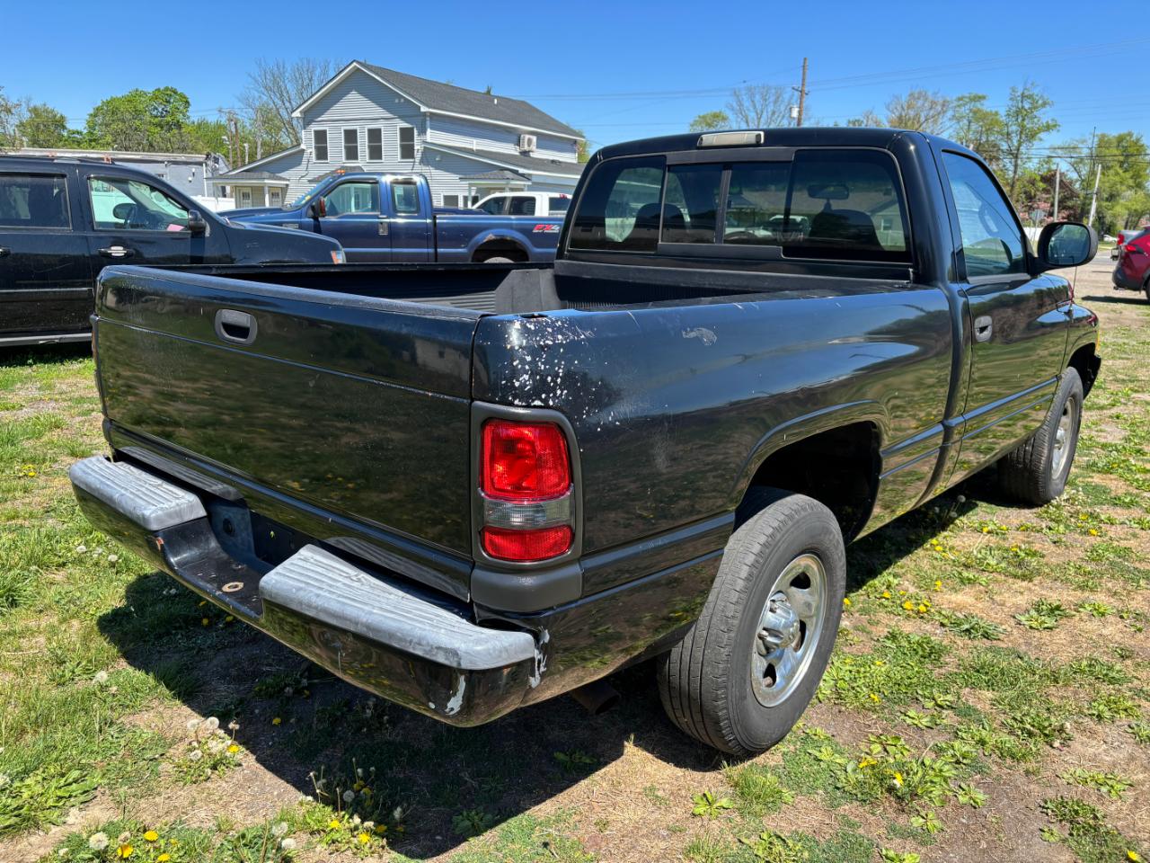 Dodge Ram 1500 ST Short Bed 2WD 2000