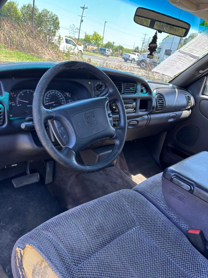 Dodge Ram 1500 ST Short Bed 2WD 2000