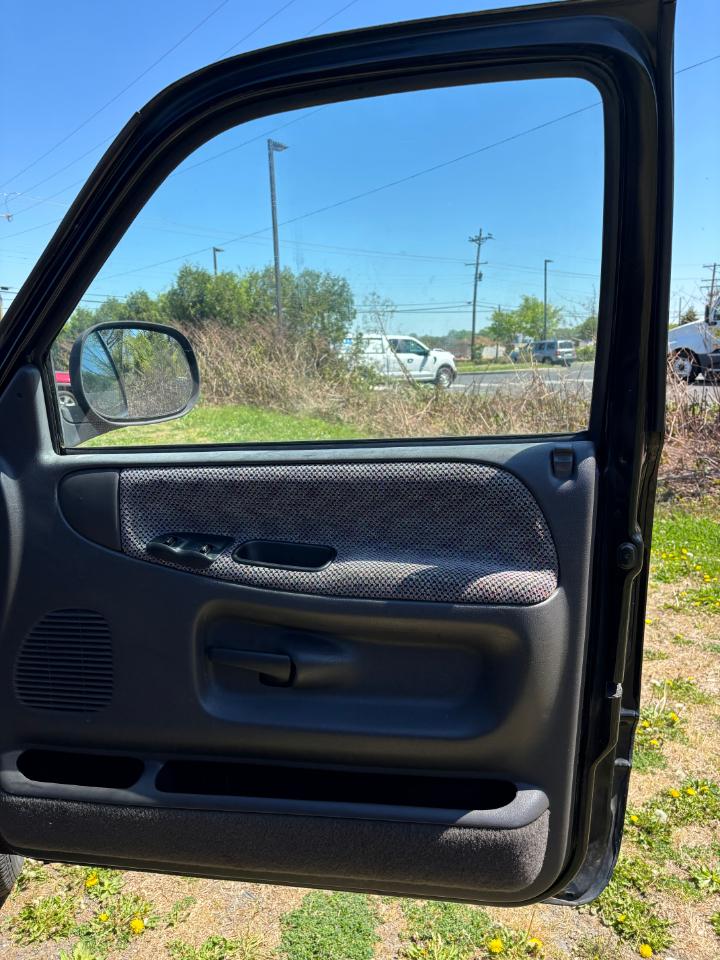 Dodge Ram 1500 ST Short Bed 2WD 2000