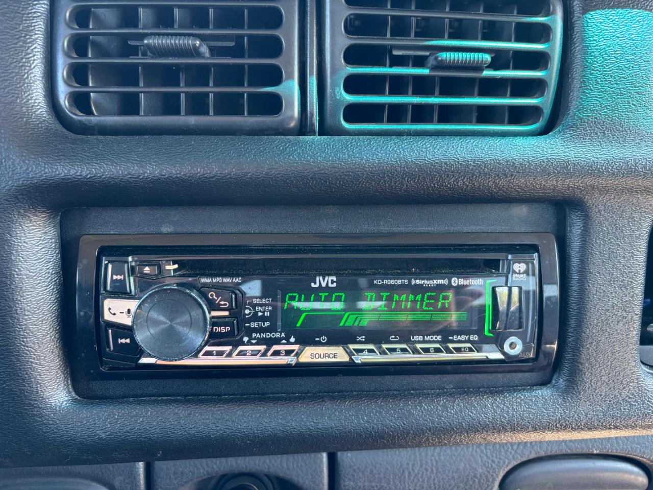 Dodge Ram 1500 ST Short Bed 2WD 2000