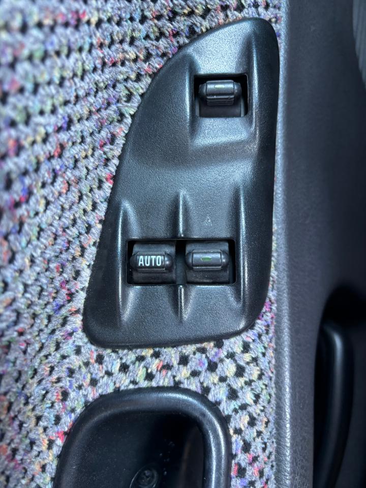 Dodge Ram 1500 ST Short Bed 2WD 2000