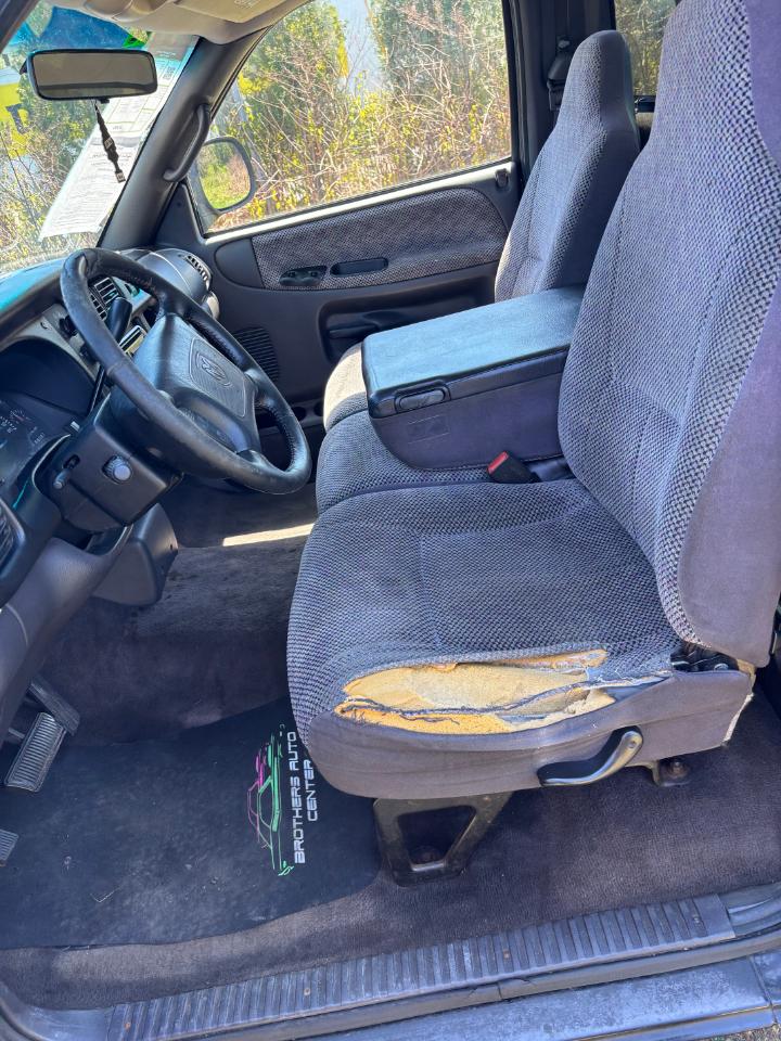 Dodge Ram 1500 ST Short Bed 2WD 2000