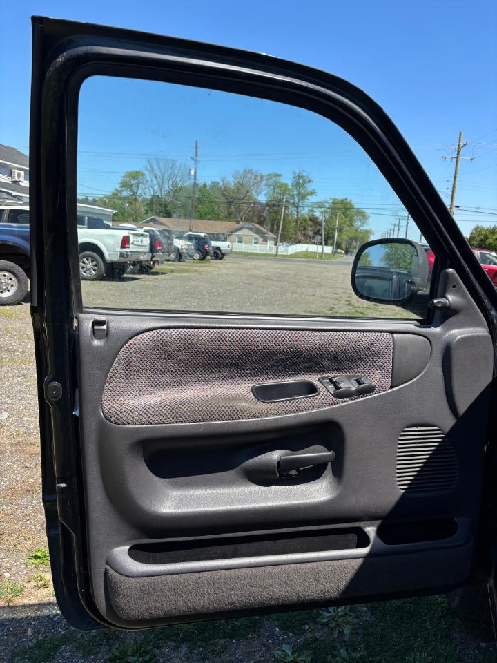 Dodge Ram 1500 ST Short Bed 2WD 2000