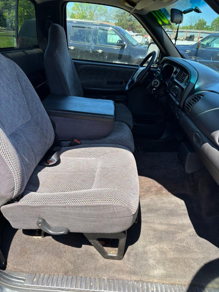 Dodge Ram 1500 ST Short Bed 2WD 2000