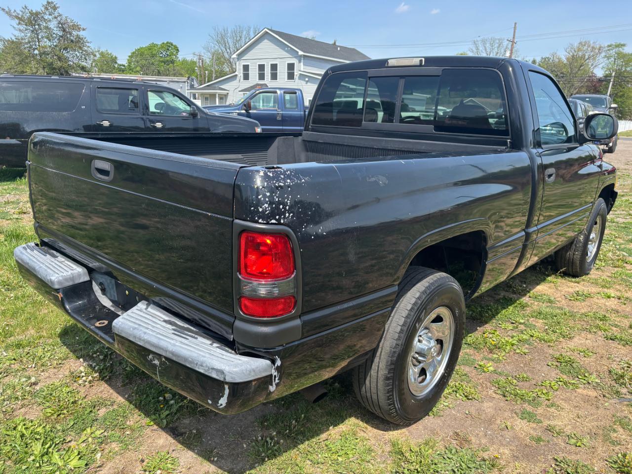 Dodge Ram 1500 ST Short Bed 2WD 2000