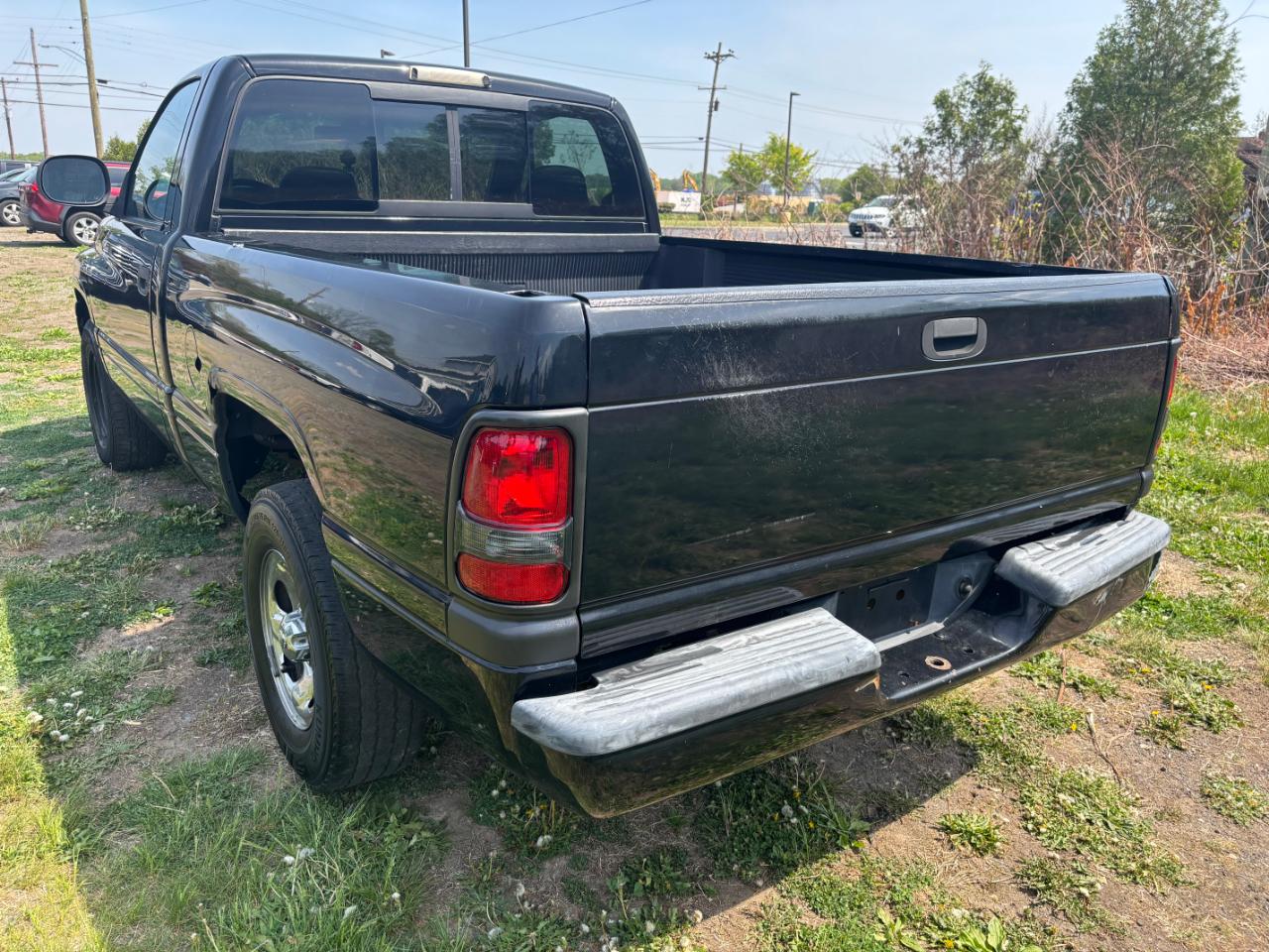 Dodge Ram 1500 ST Short Bed 2WD 2000