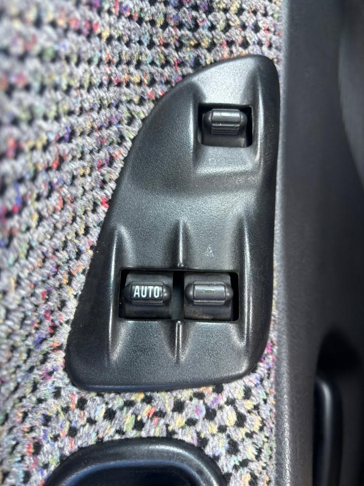 Dodge Ram 1500 ST Short Bed 2WD 2000