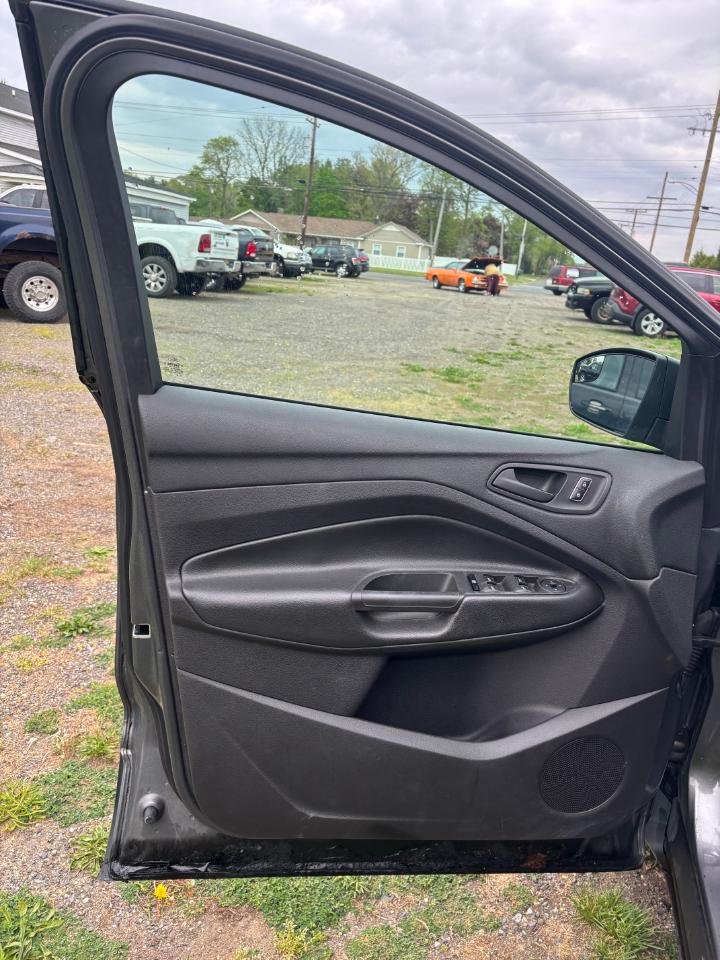 Ford Escape FWD 4dr S 2013