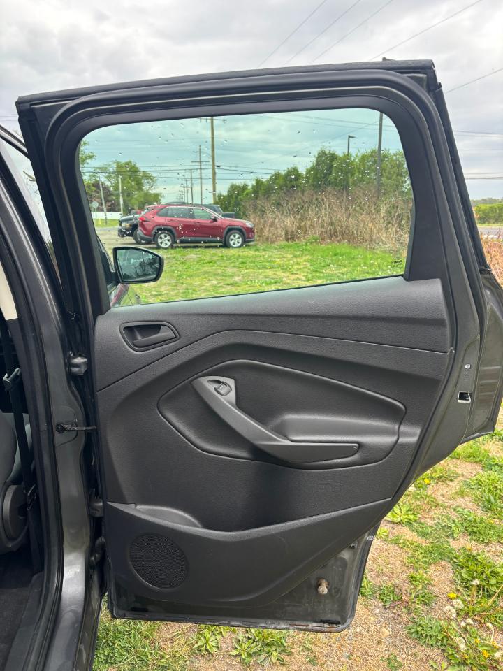 Ford Escape FWD 4dr S 2013