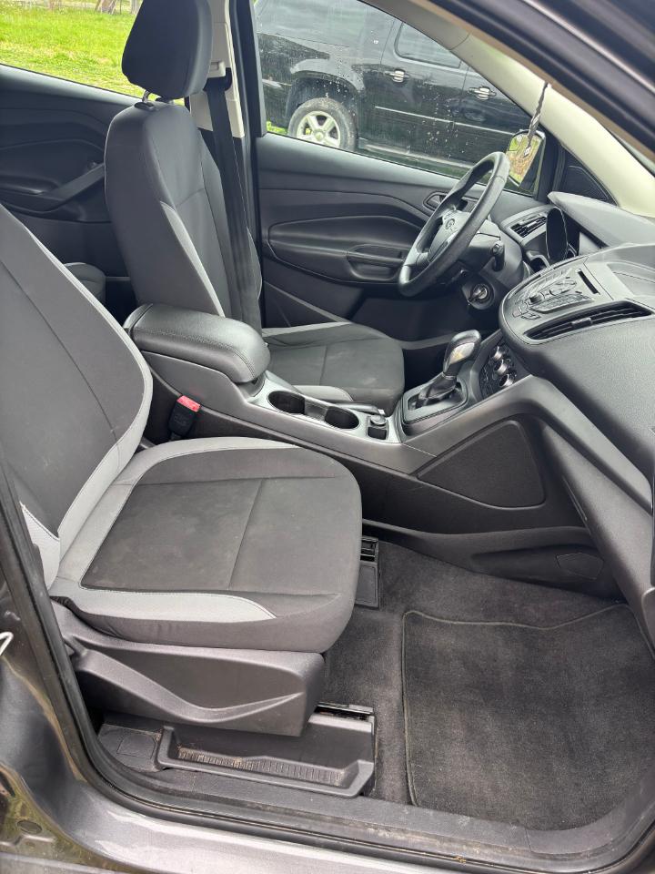 Ford Escape FWD 4dr S 2013