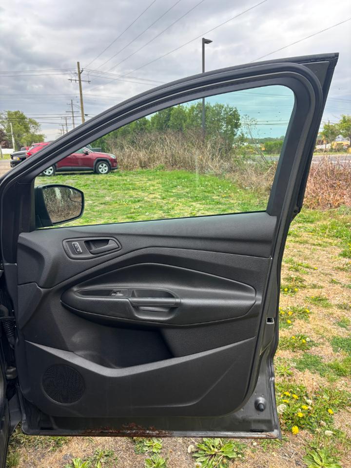 Ford Escape FWD 4dr S 2013