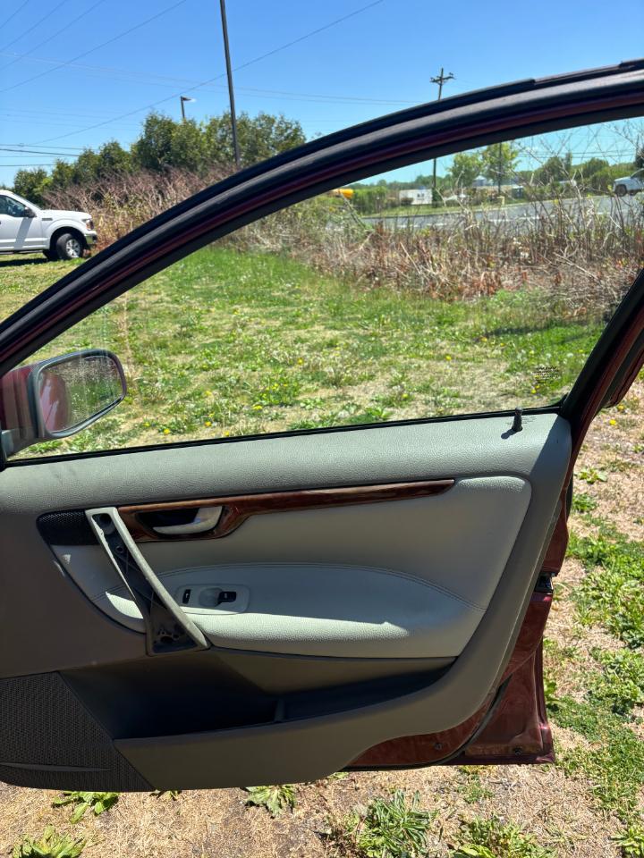 Volvo V70 2.4L Auto 2005