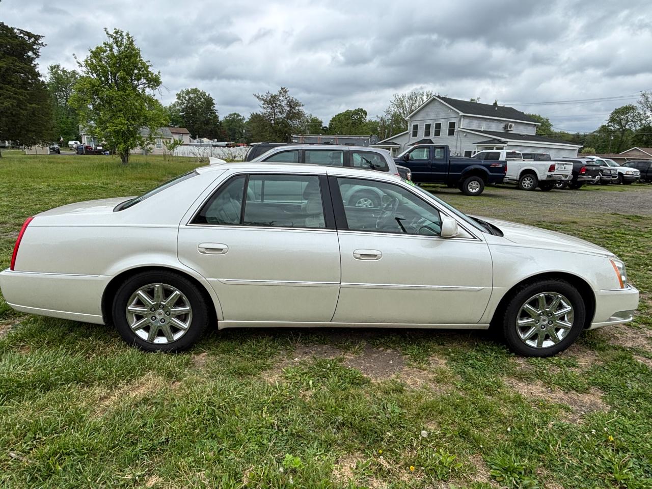 Cadillac DTS Premium w/ Navi 2010