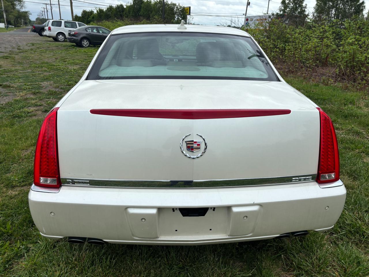 Cadillac DTS Premium w/ Navi 2010