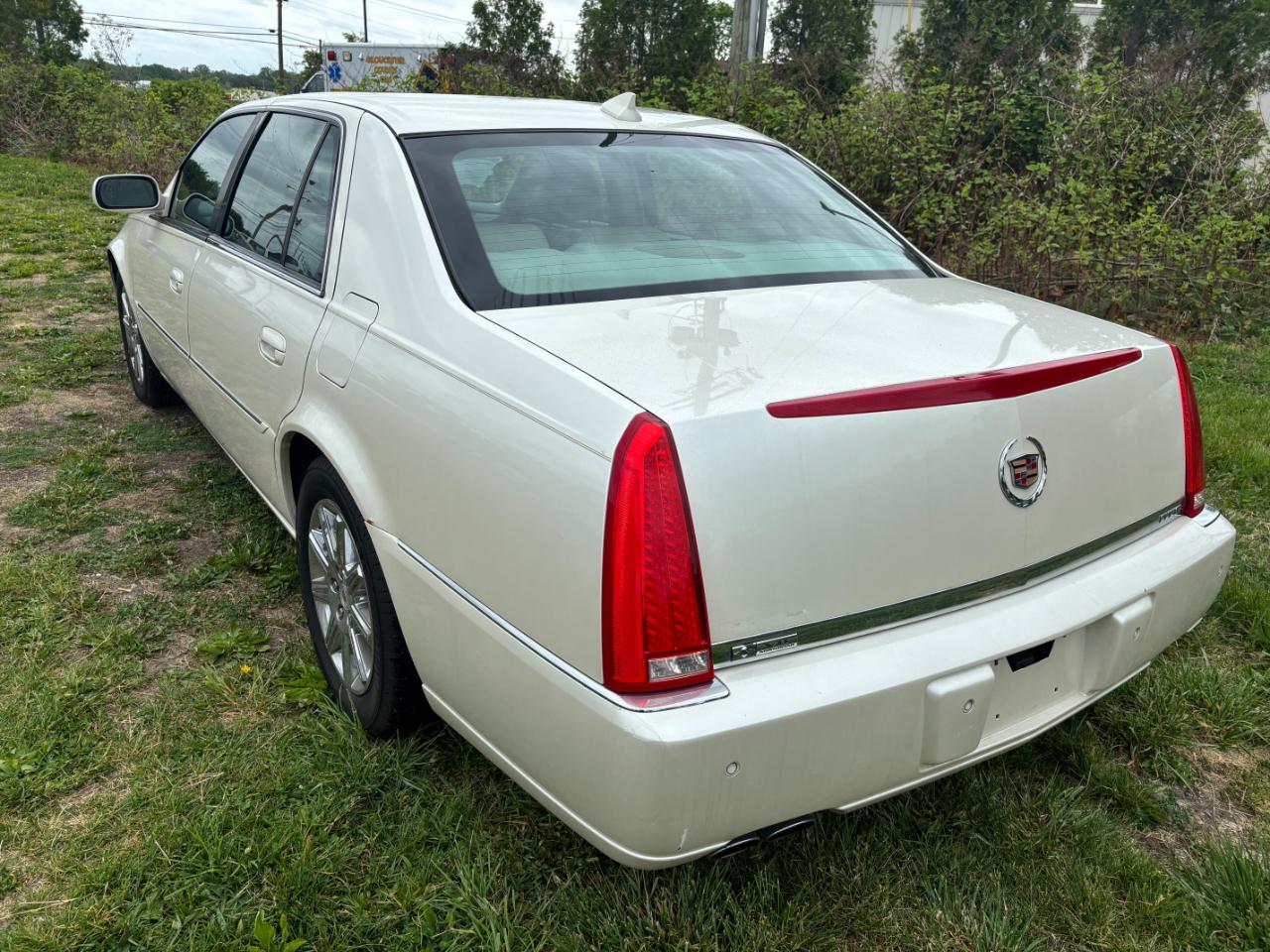 Cadillac DTS Premium w/ Navi 2010